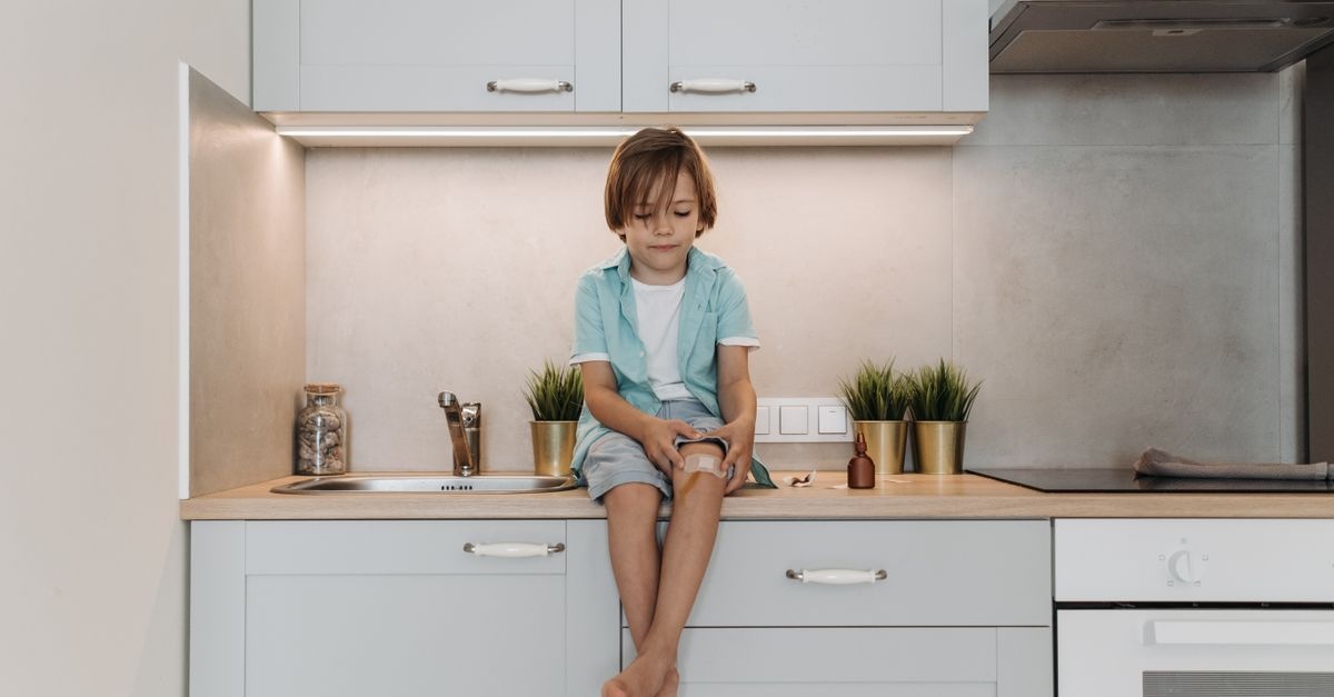 Minik Eller Güvende: Dolaplar İçin Çocuk Kilidi Seçerken Dikkat Edilecek 7 Ölçüt