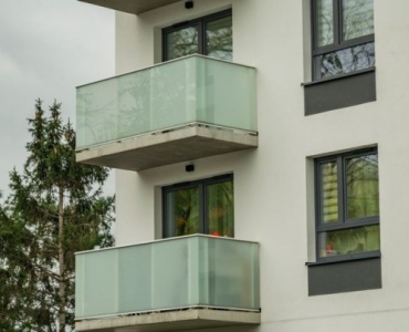 Rüzgâra Meydan Okuyan Balkon Korkulukları: Estetikten Ödün Vermeden Güçlü Koruma Yöntemleri